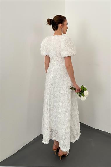 Beyaz Güllü Elbise