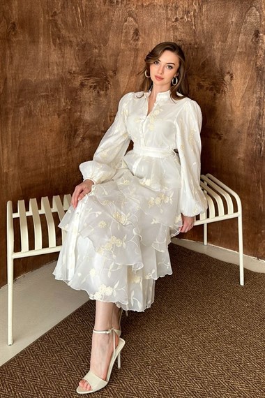 Beyaz Volanlı Kat Kat Elbise