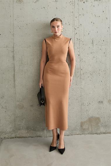 Biyeli Sırtı Detaylı Triko Elbise