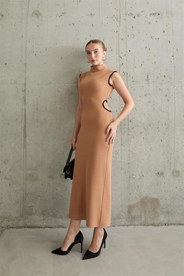 Biyeli Sırtı Detaylı Triko Elbise