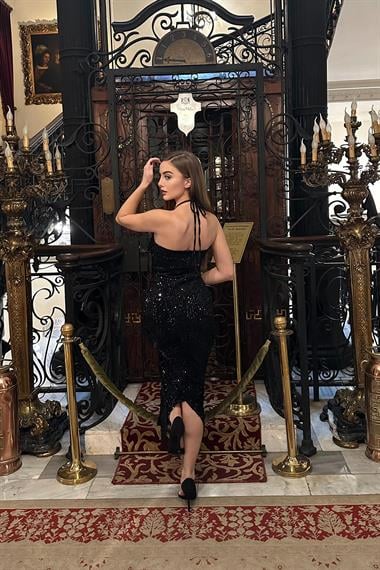 Siyah Boyundan Bağlamalı Elbise