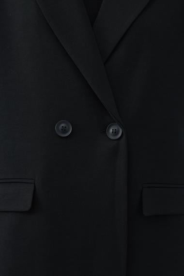 Siyah Cep Detaylı Düğmeli Blazer Ceket
