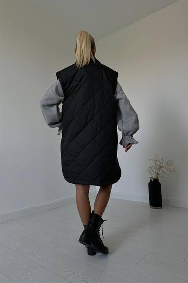 Siyah Cepli Kapitone Uzun Yelek