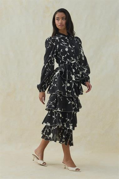 Siyah Çiçek Nakış Detaylı Kat Kat Şifon Elbise