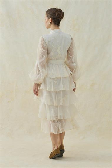 Bej Çiçek Nakış Detaylı Kat Kat Şifon Elbise