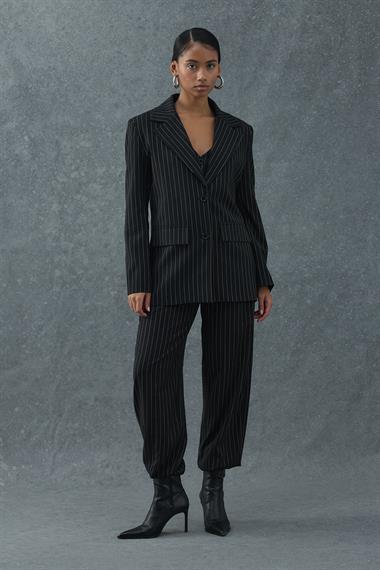 Siyah Çizgi Detaylı Yelekli Üçlü Takım