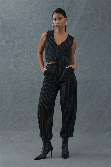 Antrasit Çizgi Detaylı Yelekli Üçlü Takım