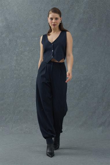 Lacivert Çizgi Detaylı Yelekli Üçlü Takım