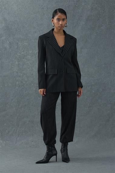 Antrasit Çizgi Detaylı Yelekli Üçlü Takım