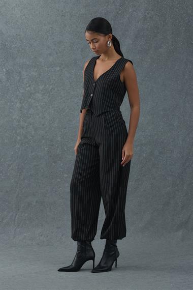 Antrasit Çizgi Detaylı Yelekli Üçlü Takım