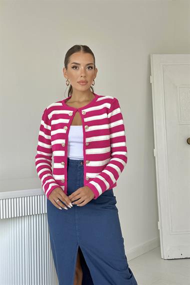 Fuşya Çizgili ve Düğmeli Triko Kazak