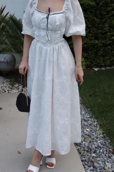 Beyaz Dantel Detaylı Brode Elbise