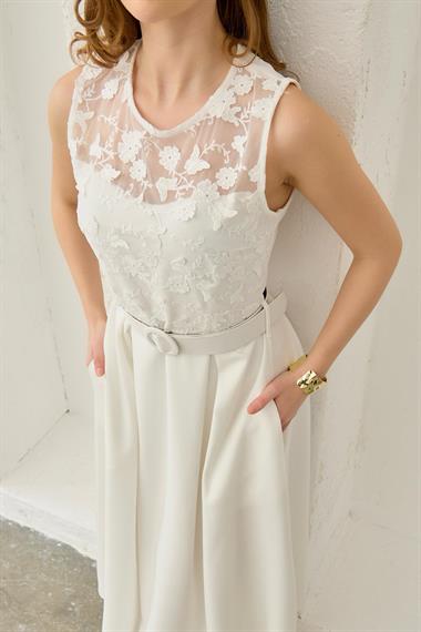 Beyaz Halter Kol Dantel Detaylı Kemerli Elbise