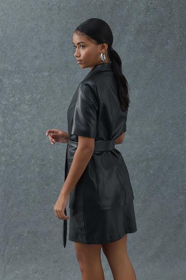 Siyah Deri Ceket ve Etek Takım