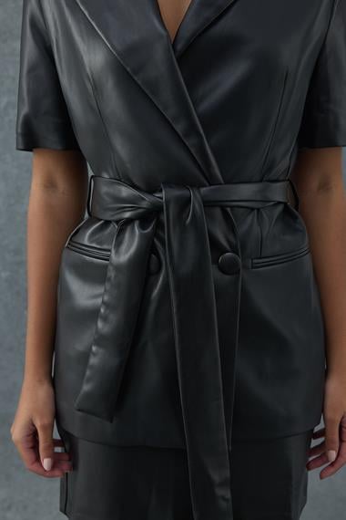 Siyah Deri Ceket ve Etek Takım