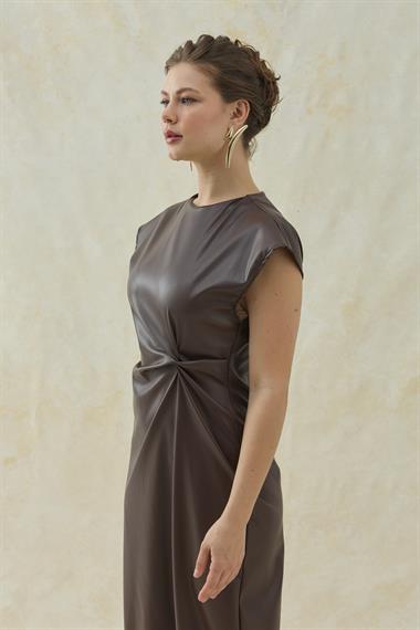 Kahverengi Deri Düğümlü Elbise