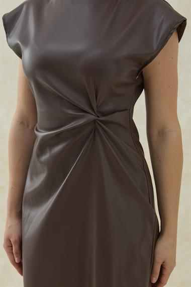 Kahverengi Deri Düğümlü Elbise