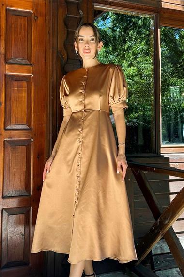 Taba Düğme Kapamalı Saten Elbise