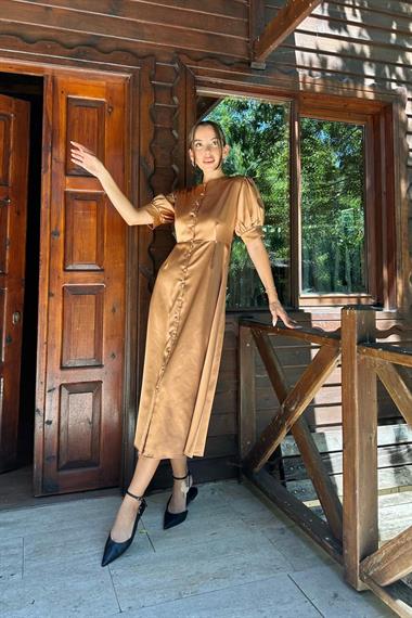 Taba Düğme Kapamalı Saten Elbise