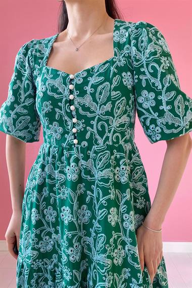 Yeşil Düğmeli Brode Elbise