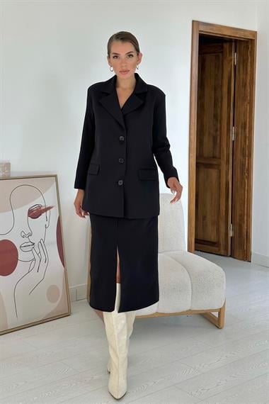 Siyah Düğmeli Ceket ve Etek Takım