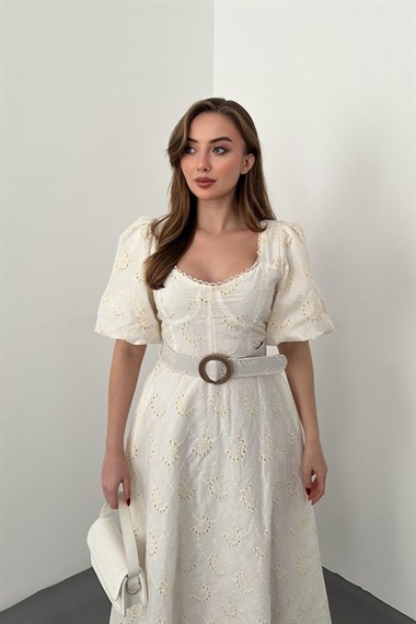 Ekru Göğüs Kup Detaylı Kemerli Brode Elbise