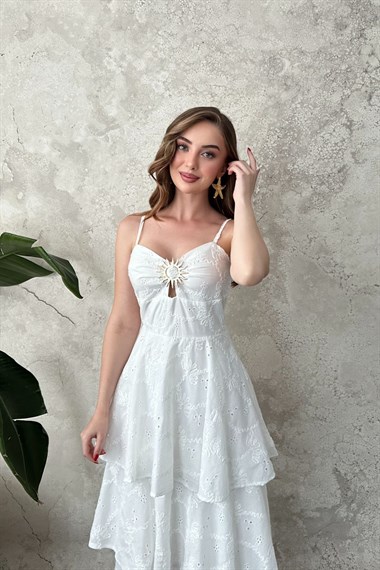 Ekru Göğüs Tokalı Brodeli Elbise