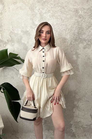 Ekru Önü Patlı Dantelli Elbise