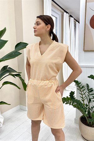 Turuncu Çizgili Şortlu Takım