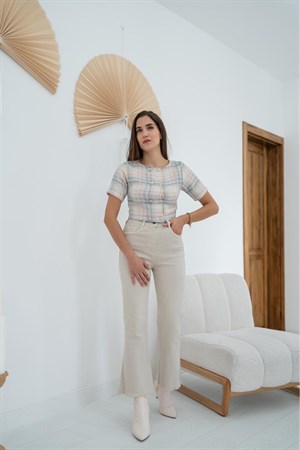 Ekru Çizgili ve Düğmeli Bluz