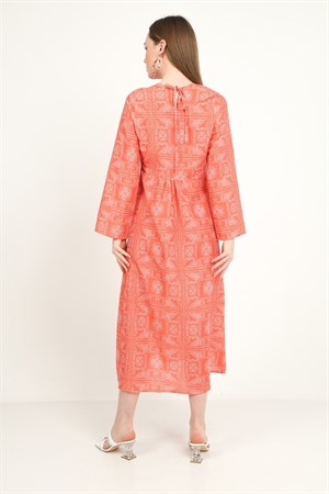 Kırmızı Desenli Boyundan Bağlamalı Elbise