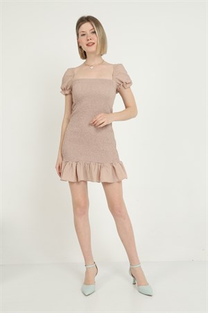 Taş Gipeli ve Fırfırlı Elbise