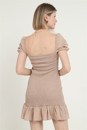 Taş Gipeli ve Fırfırlı Elbise