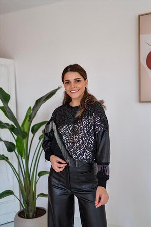 Siyah Tasarımlı Kazak