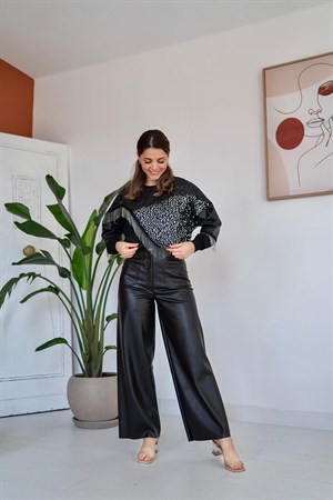 Siyah Tasarımlı Kazak