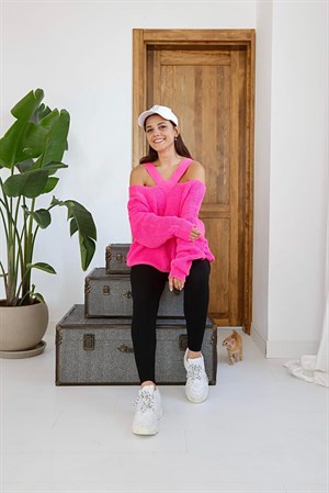 Pembe Yaka Detay Triko Kazak