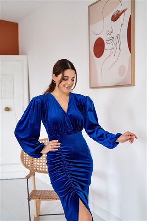 Mavi V Yaka Yırtmaçlı Kadife Elbise