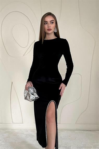 Siyah Eteği Taş Detaylı Yırtmaçlı Kadife Elbise