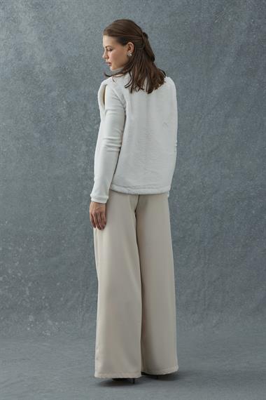 Ekru Fiyonklu Peluş Yelek