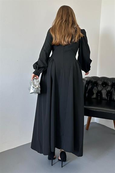 Siyah Göğüs Kup Detaylı Kloş Elbise