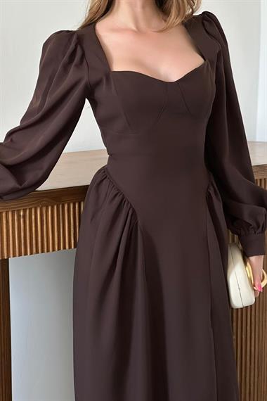 Kahverengi Göğüs Kup Detaylı Kloş Elbise