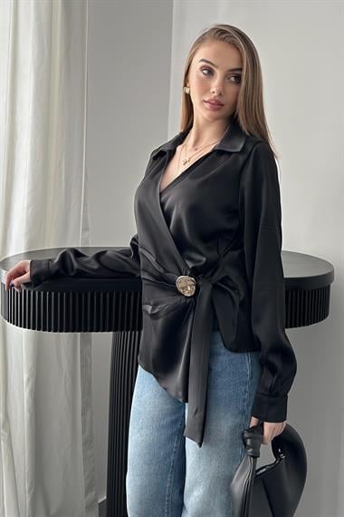 Siyah Gold Aksesuar Detaylı Saten Bluz