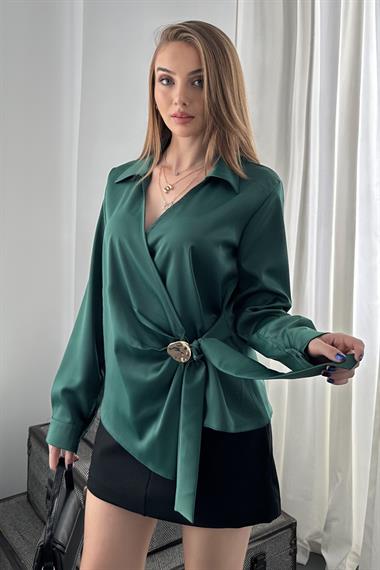 Zümrüt Gold Aksesuar Detaylı Saten Bluz