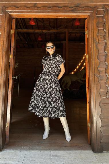 Siyah Gömlek ve Etek Takım