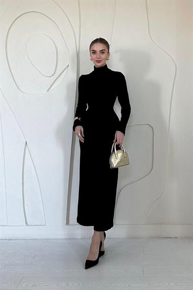 Siyah Gül Detaylı Düz Elbise