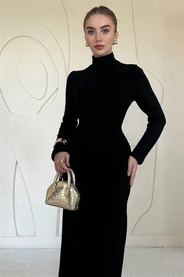 Siyah Gül Detaylı Düz Elbise