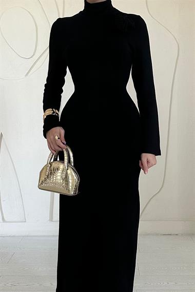 Siyah Gül Detaylı Düz Elbise