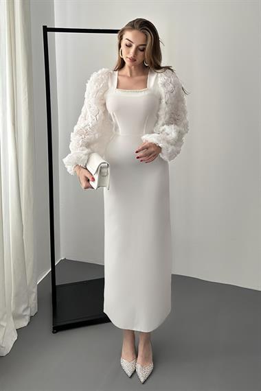 Ekru İncili Kare Yaka Kolları Gül Detaylı Elbise