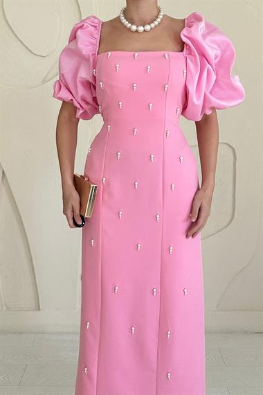 Pembe Kolu Garnili İşleme Detaylı Elbise