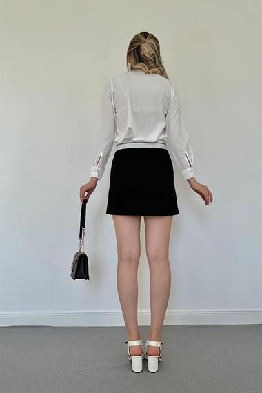 Beyaz Jesica Volanlı Taş Düğme Detaylı Gömlek